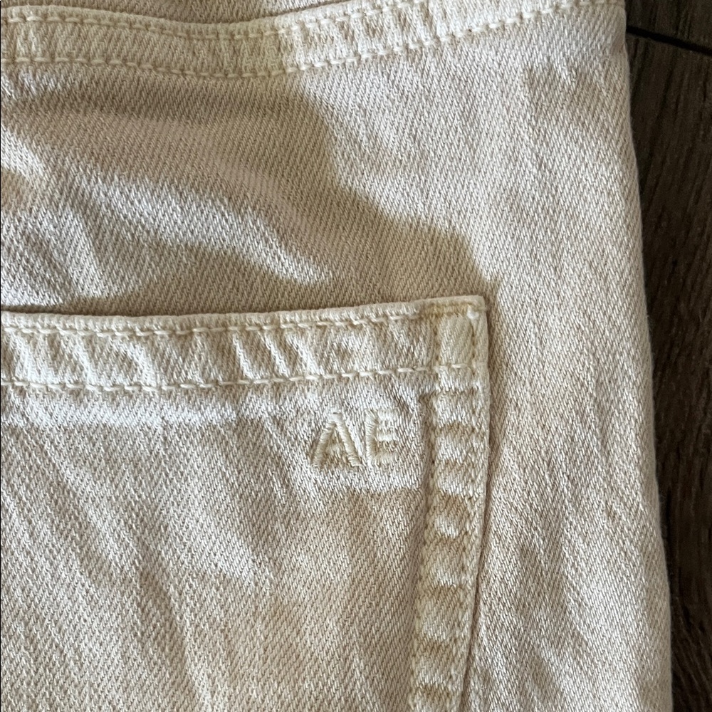 American Eagle Tomgirl Stretch Shorts in a cream NWT - Picture 7 of 10